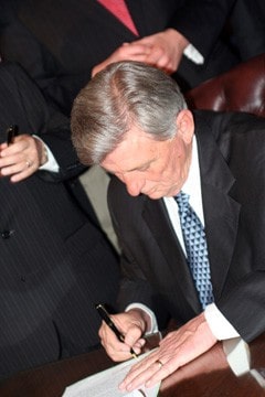 Arkansas Gov. Beebe signs tobacco tax legislation