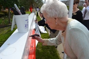 Pat Walker, whose Willard and Pat Walker Charitable Foundation has been a major UAMS supporter, signs the beam. 
