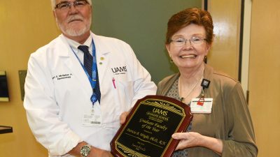 Dean giving faculty award to Wright
