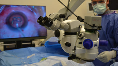 Surgical Technician Don Kinney demonstrates the Ngenuity 3D Visualization System during surgery.