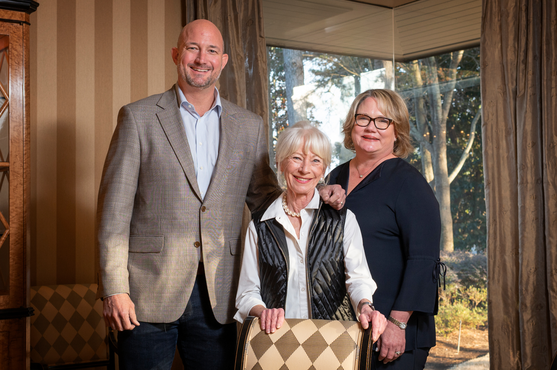 Marge Schueck (center) and her children, Patrick Schueck and Jennifer Schueck McCarty. The family is passionate about UAMS achieving NCI Designation and sees their gift as having an immediate impact toward reaching that goal.