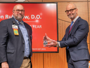 Chris Cargile, M.D., (left) nominated Physician of the Year recipient John Rubenow, D.O., (right) in recognition of his expert, compassionate mental health care and integral contributions to AR-Connect, the state’s first virtual urgent care program for mental health issues.