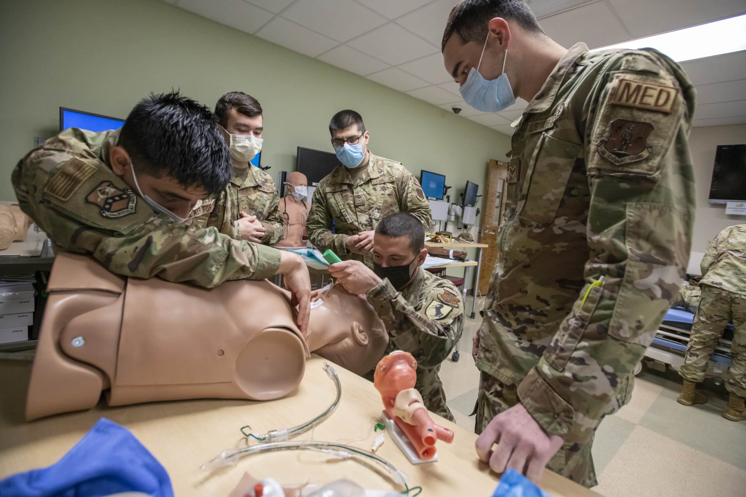 Members of the 189th Medical Group train in trauma care with manikin in the UAMS Simulation Center.