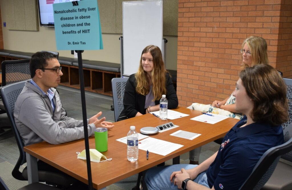 Arkansas Undergraduates 'Speed Date' with Research at UAMS Obesity and Diabetes Workshop - Vimarsana News