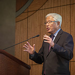 Victor J. Dzau, M.D., discusses links between climate change and health care at the inaugural lecture for the Richard and Ellen Sandor Lecture Series on Medicine and Sustainability.