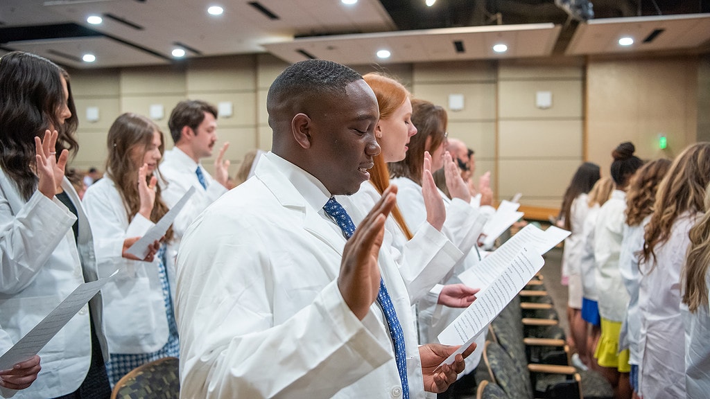 Physician Assistant Class of 2025 Dons White Coats UAMS News