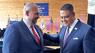 UAMS' Kevin Sexton, M.D. (left), president of BioVentures, chats with Donald “Don” Cravens Jr., under secretary of Commerce for the Minority Business Development Agency, during a ceremony at the White House to celebrate the Capital Readiness Program.