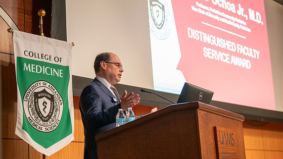 Eduardo R. “Eddie” Ochoa Jr., M.D., winner of the Dean’s Distinguished Faculty Service Award, thanks colleagues and congratulates fellow award recipients at the UAMS College of Medicine 2024 Dean’s Honor Day ceremony.