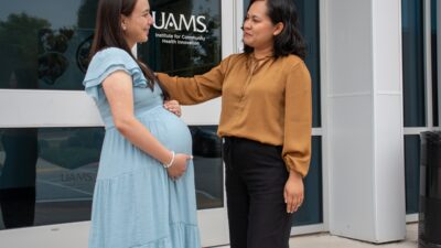 Doula speaking to a pregnant woman outside the UAMS Institute for Community Health Innovation