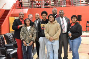 4 Pine Bluff high school students with dignitaries and Chancellor Barnes