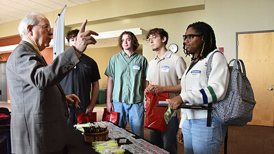 Tom South talks with undergraduate students about the College of Medicine