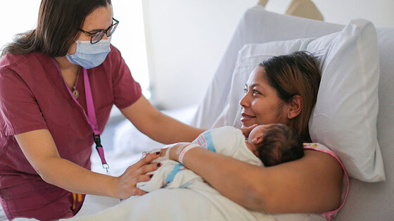 Doula talking with new mom in hospital.