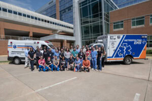 A group photo of the participants outside the emergency room.