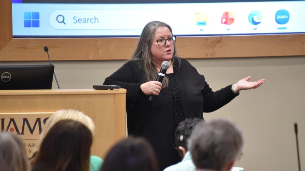 Amy Hester, an entrepreneur and adjunct faculty member in the UAMS College of Nursing, addresses the audience during her Aug. 17 lecture.