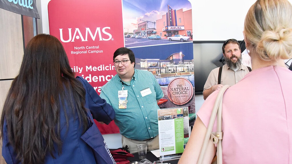 <p>UAMS North Central Regional Campus faculty talk with medical students at fair.</p>
<div><a class="more" href="https://news.uams.edu/nc-booth-talks-to-2-med-students-corrected/">Read more</a></div>